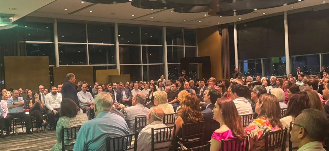 Salvador Alva Gómez presenta Vidas plenas en el Club Industrial de Monterrey